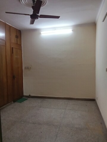 Room in 2 BHK Apartment at DDA Rosewood Apartments, Vasant Kunj – for Rent