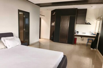 Living Room in 3 BHK Apartment at Jupiter Apartment Cuffe Parade, Cuffe Parade – for Rent