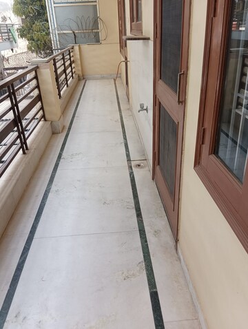 Balcony in 3 BHK Builder Floor at Sector 46 – for Rent