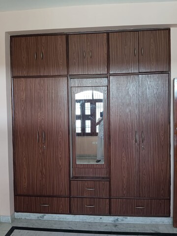 Building Lobby in 3 BHK Builder Floor at Sector 46 – for Rent