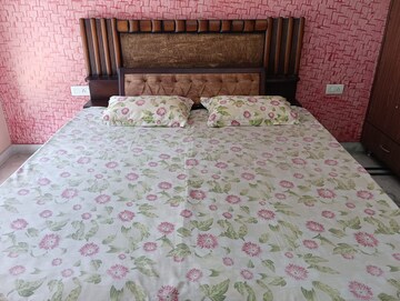Bedroom in 3 BHK Builder Floor at Sector 46 – for Rent