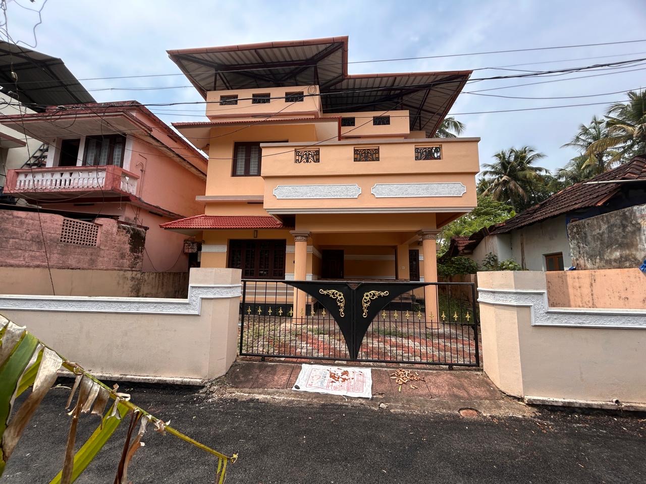 4 BHK Villa For Sale in West Fort