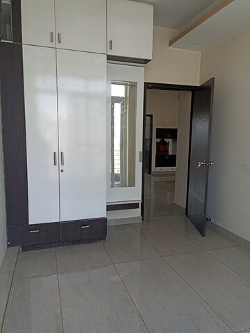 Building Lobby in 3 BHK Builder Floor at Sector 46 – for Rent