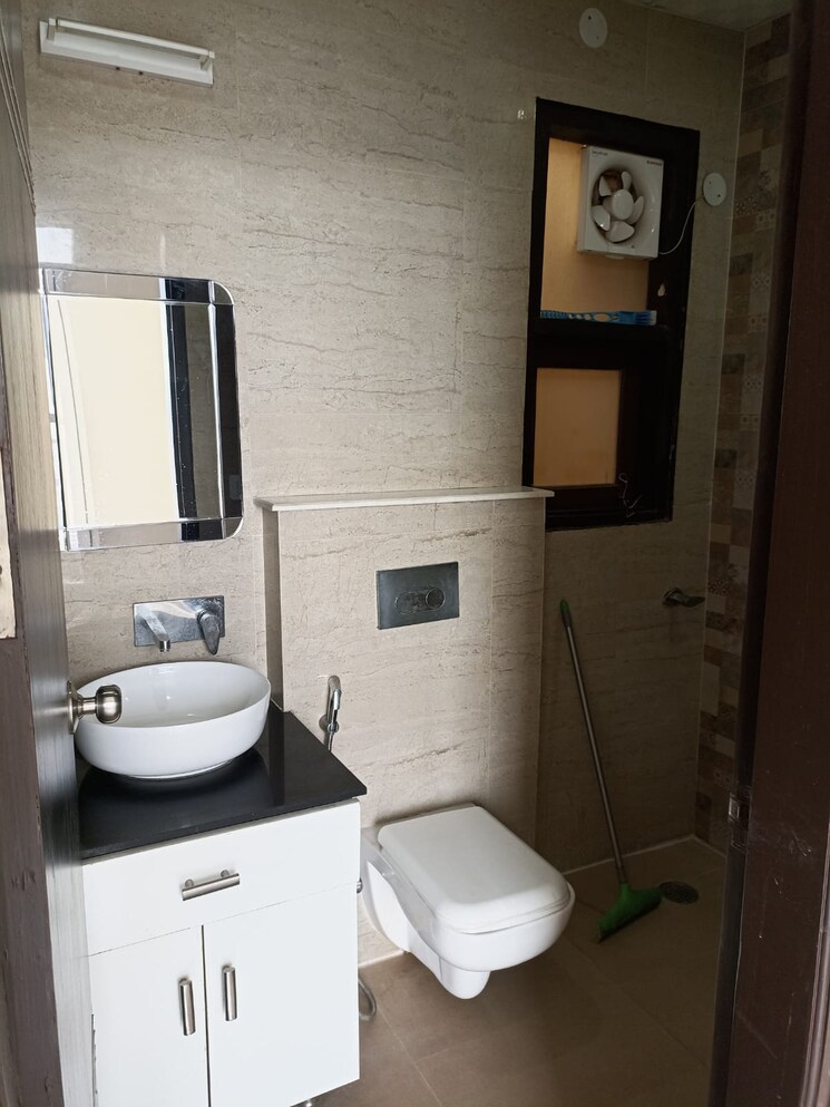 Bathroom, sector 46 3 Bedroom 204 Sq.Yd. Builder Floor In Sector 46 Gurgaon 8639305