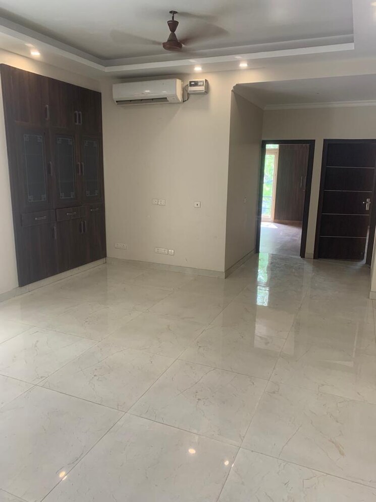 Room, sector 35 3 Bedroom 1800 Sq.Ft. Builder Floor In Sector 35 Faridabad 8639329