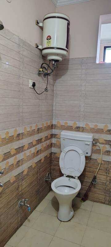 Bathroom in 1 BHK Builder Floor at Sector 46 – for Rent