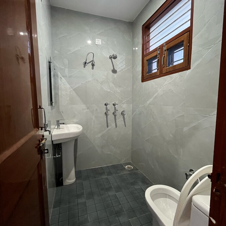 Bathroom, aerocity 2 Bedroom 950 Sq.Ft. Builder Floor In Aerocity Mohali 8639357