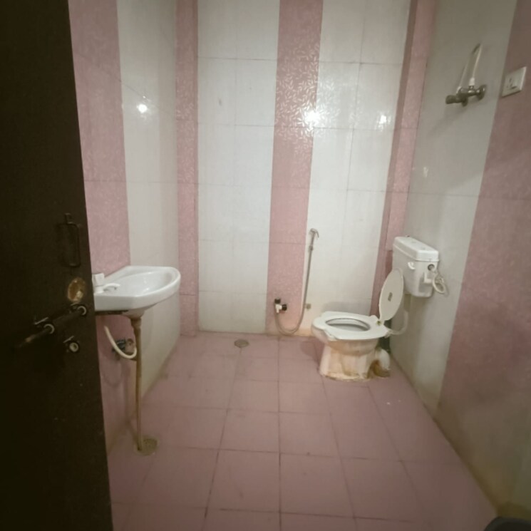 Bathroom, gomti nagar 2 Bedroom 1400 Sq.Ft. Independent House In Gomti Nagar Lucknow 8639408