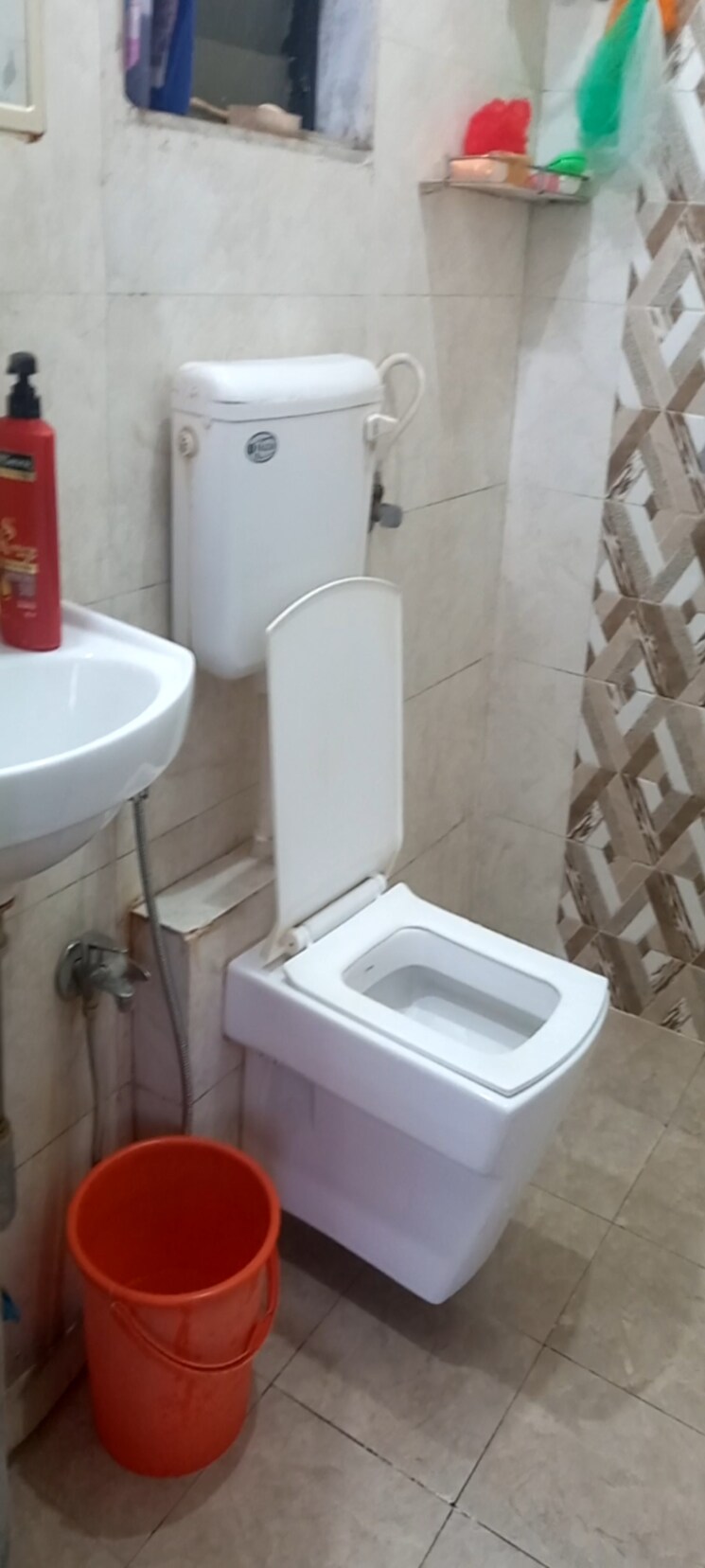 Bathroom, dadar west 1 Bedroom 260 Sq.Ft. Apartment In Dadar West Mumbai 8639400