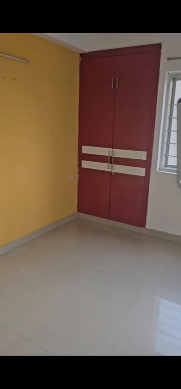Room in 3 BHK Apartment at Conscient Heritage Max, Sector 102 – for Rent