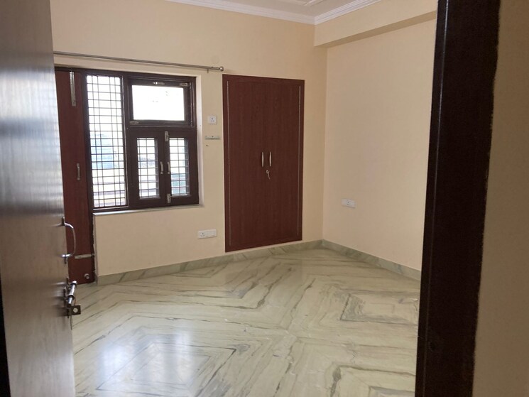 Room, sector 45 2 Bedroom 162 Sq.Yd. Builder Floor In Sector 45 Gurgaon 8639459