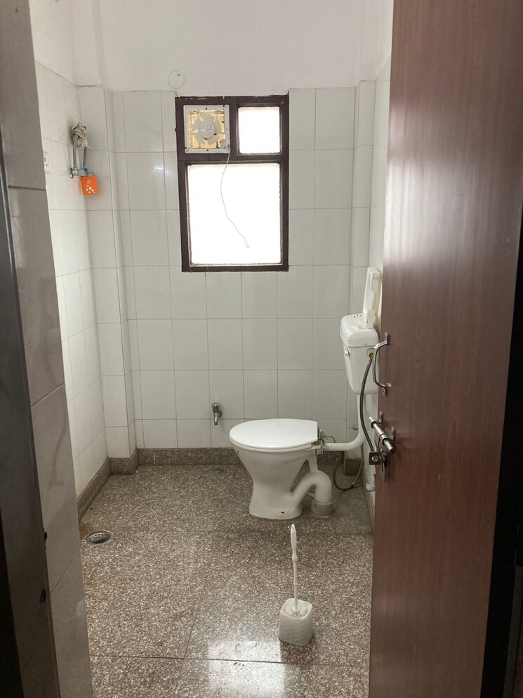 Bathroom, sector 45 2 Bedroom 162 Sq.Yd. Builder Floor In Sector 45 Gurgaon 8639459