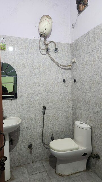 Attached Bathroom in 2 BHK Builder Floor at Sector 31 – for Rent