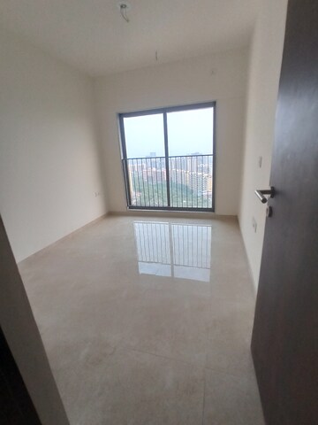 Room in 3 BHK Apartment at Sunteck Maxxworld, Naigaon East – for Rent