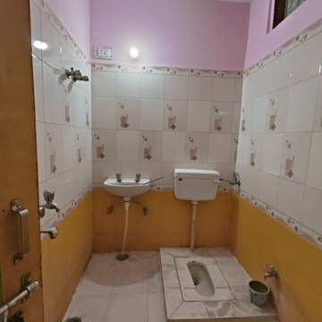 Bathroom in 2 BHK Independent House at Gomti Nagar – for Rent