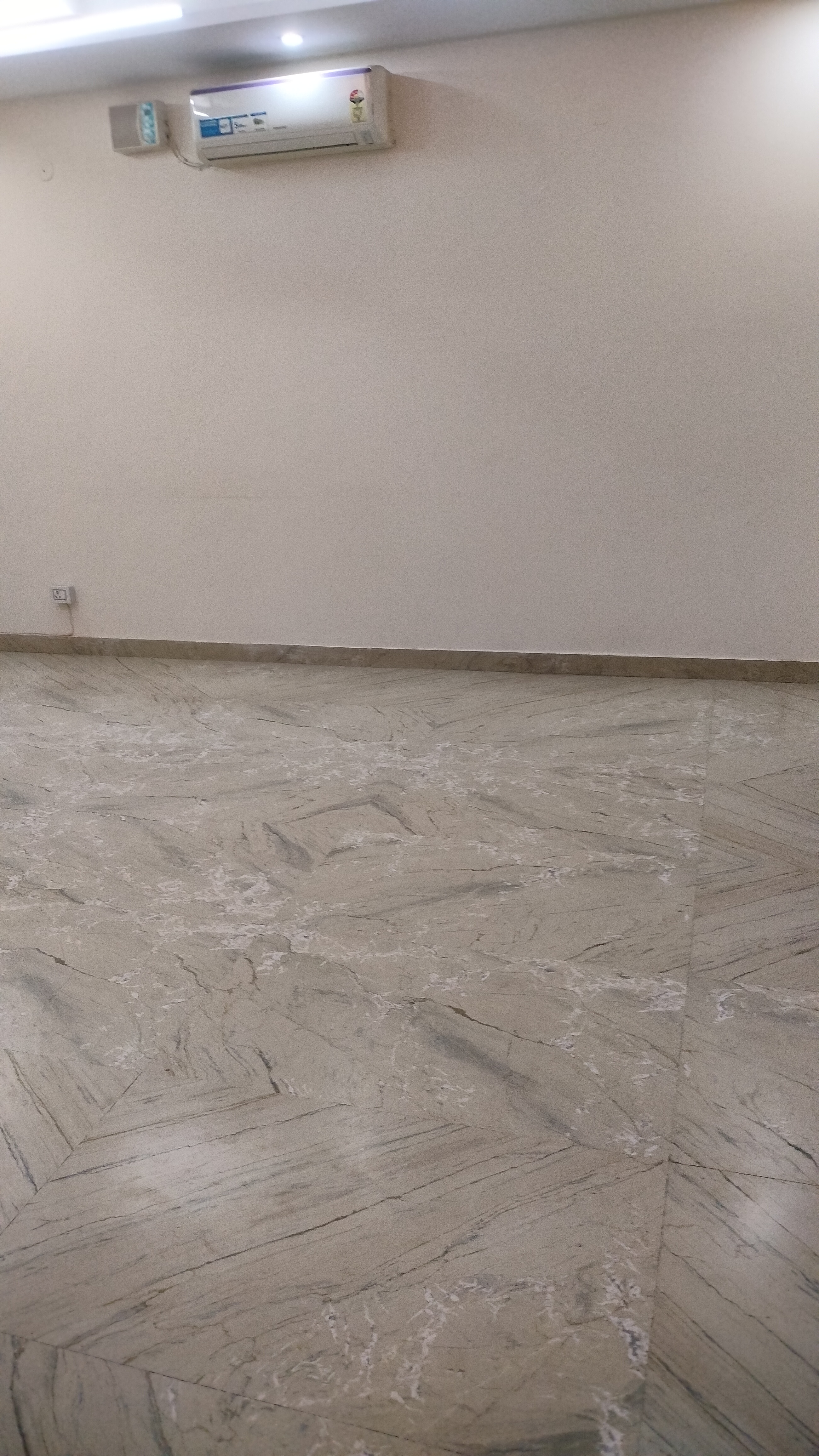 3 BHK Builder Floor For Rent in Sarvapriya Vihar