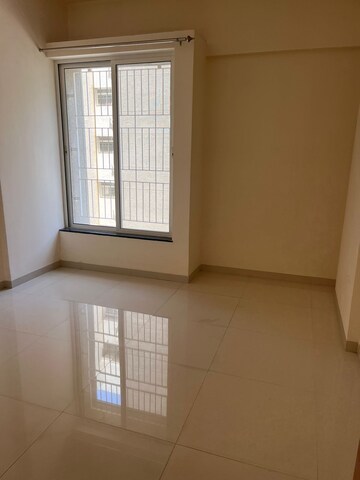 Room in 3 BHK Apartment at Abhinav Pebbles Urbania, Bavdhan – for Rent