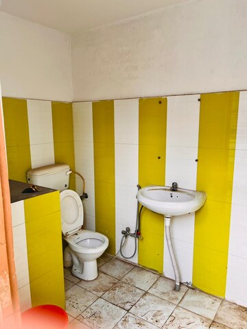 Attached Bathroom in 2 BHK Independent House at Gomti Nagar – for Rent