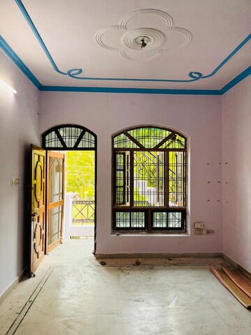 Room in 2 BHK Independent House at Gomti Nagar – for Rent