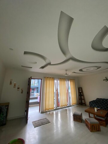 3 BHK Apartment For Rent in Vijay Ratan Vihar, Sector 15