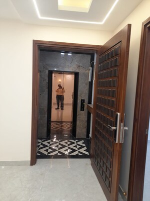 Room in 4 BHK Builder Floor at Palam Vihar Residents Association, Palam Vihar – for Sale