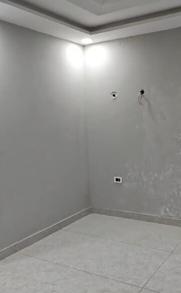 Room in 3 BHK Builder Floor at RPS Palm Drive, Sector 88 – for Sale