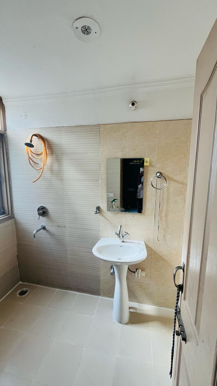 Bathroom, maya-garden-city 3 Bedroom 1530 Sq.Ft. Apartment In Lohgarh Zirakpur 8639793