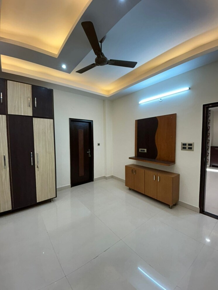 Room, vasundhara sector 3 3 Bedroom 153 Sq.Mt. Builder Floor In Vasundhara Sector 3 Ghaziabad 8639835