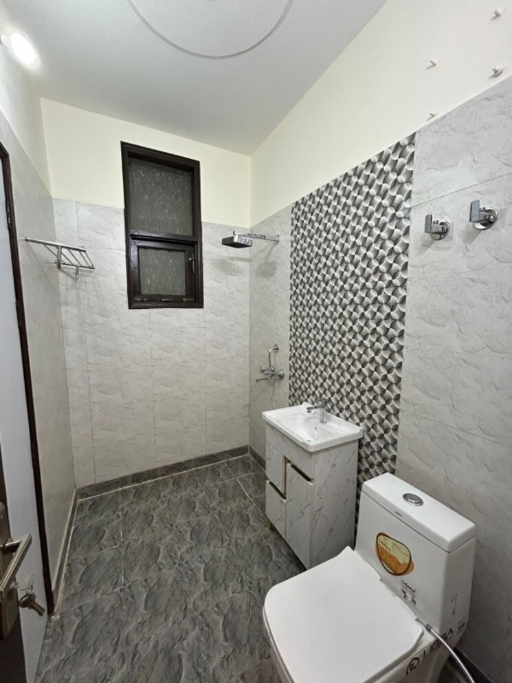 Bathroom, vasundhara sector 3 3 Bedroom 153 Sq.Mt. Builder Floor In Vasundhara Sector 3 Ghaziabad 8639835