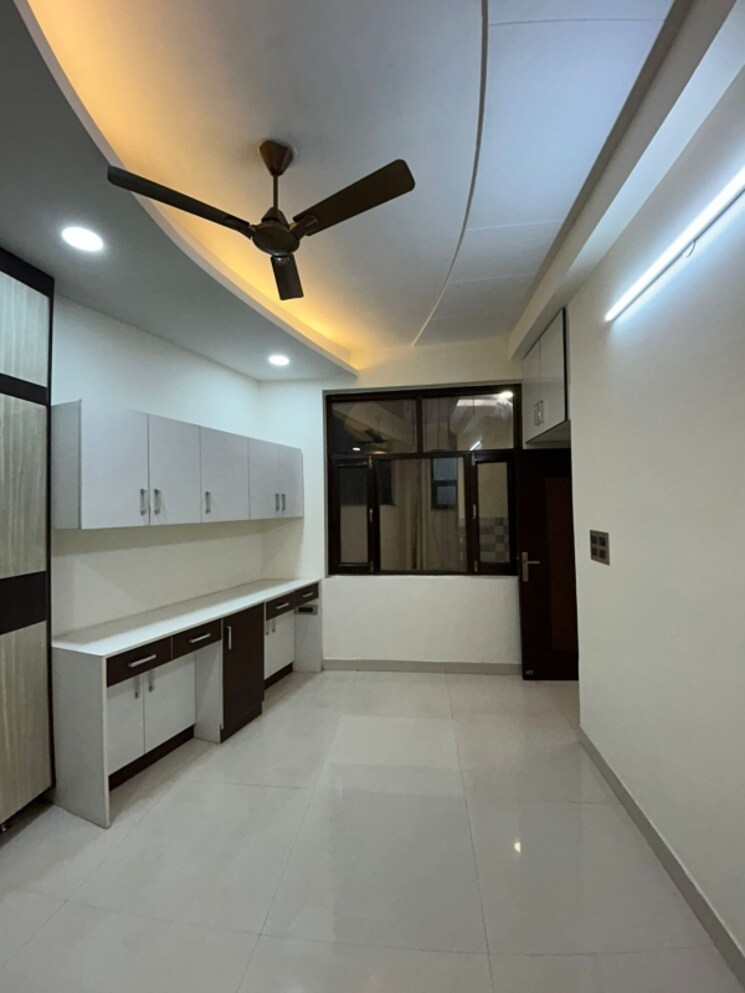 Kitchen, vasundhara sector 3 3 Bedroom 153 Sq.Mt. Builder Floor In Vasundhara Sector 3 Ghaziabad 8639835