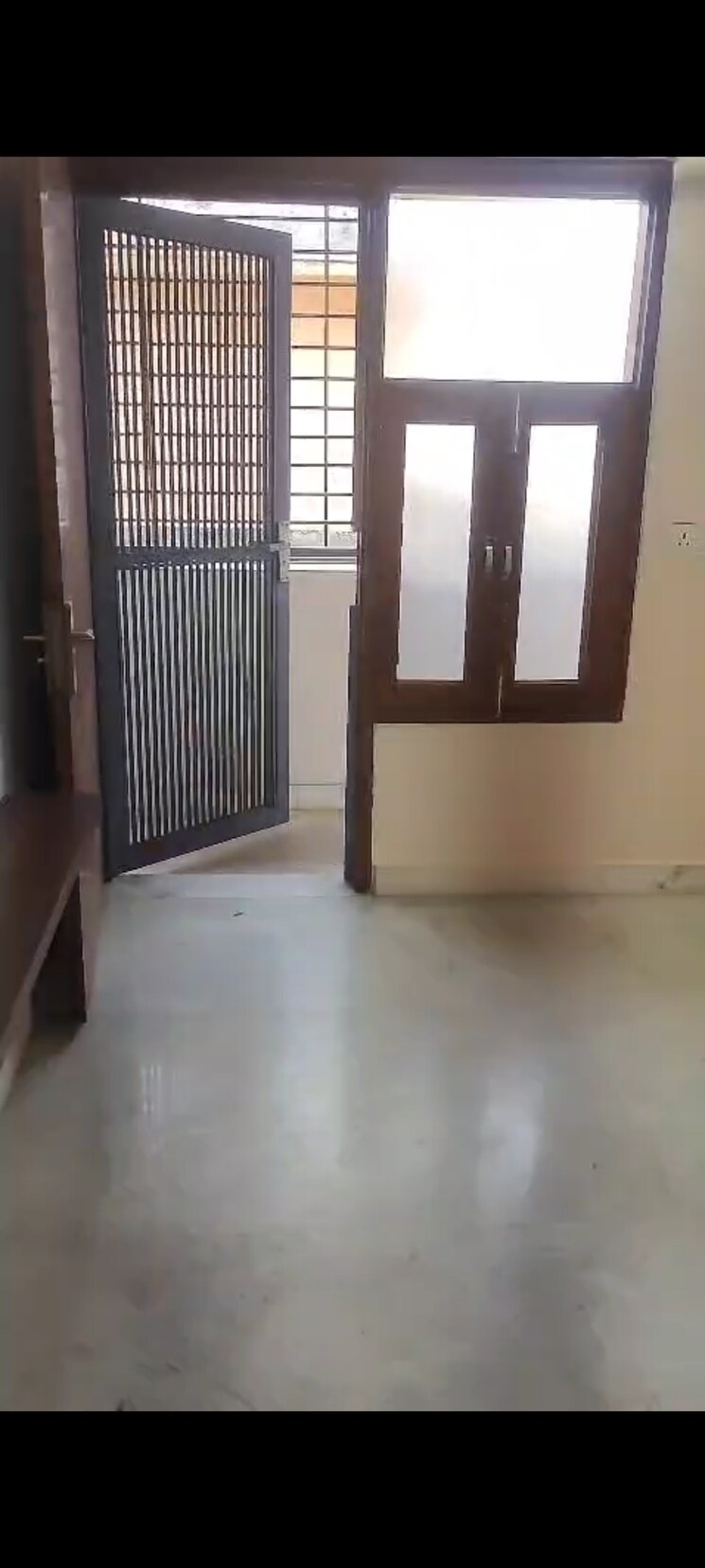 Room, shiv nagar 1.5 Bedroom 450 Sq.Ft. Builder Floor In Shiv Nagar Delhi 8639827