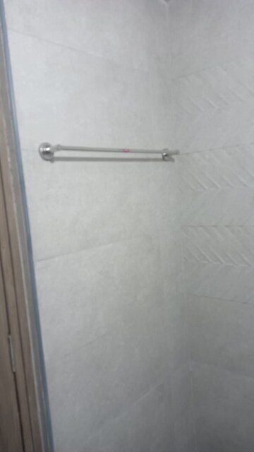 Room in 2 BHK Apartment at Kalpataru Paramount, Kapur Bawdi – for Rent
