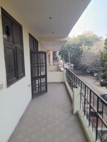 Balcony in 2 BHK Builder Floor at Sector 46 – for Rent