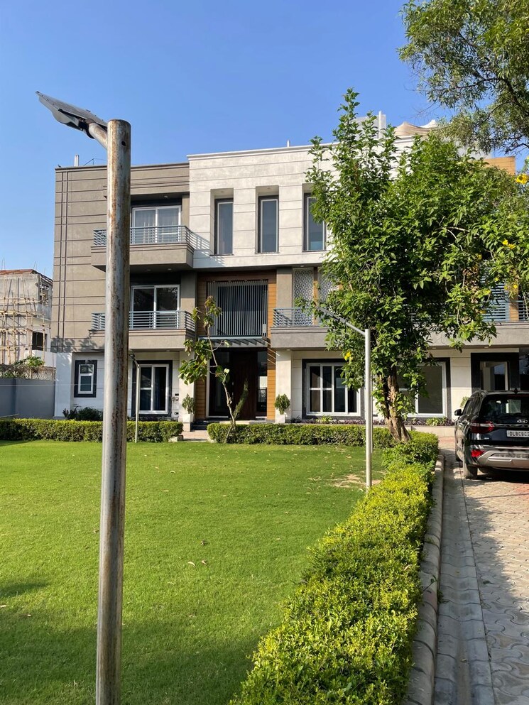 Exterior View, bhati village 6+ Bedroom 1200 Sq.Yd. Villa In Bhati Village Delhi 8639991