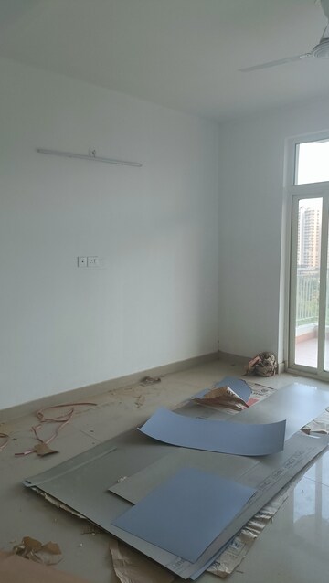 Master Bedroom in 4 BHK Apartment at AVS Orchard, Sector 77 – for Rent
