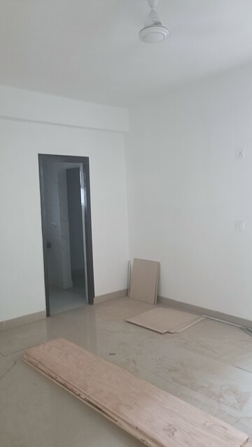Room in 4 BHK Apartment at AVS Orchard, Sector 77 – for Rent