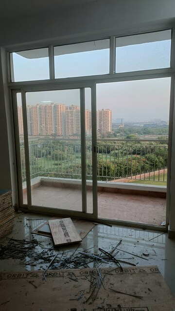Room in 4 BHK Apartment at AVS Orchard, Sector 77 – for Rent