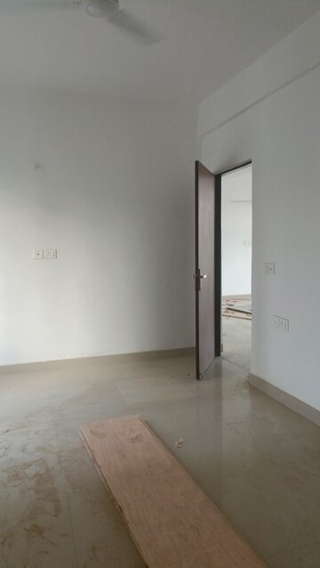 Room in 4 BHK Apartment at AVS Orchard, Sector 77 – for Rent