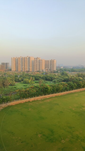 Master Bedroom in 4 BHK Apartment at AVS Orchard, Sector 77 – for Rent