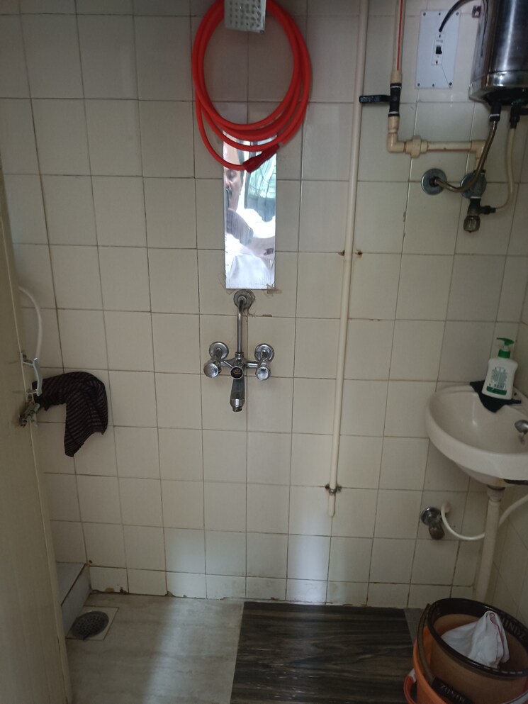 Bathroom, aroma-society 1 Bedroom 440 Sq.Ft. Apartment In Borivali West Mumbai 8640049