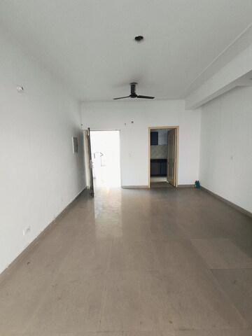 Room in 3 BHK Apartment at Sunny Enclave – for Rent
