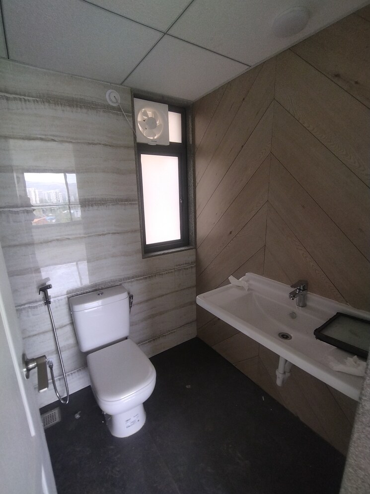 Bathroom, kumar-palmsprings 2 Bedroom 1100 Sq.Ft. Apartment In Undri Pune 8640215