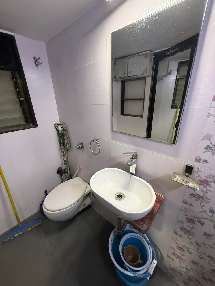 Bathroom, lokhandwala complex 1 Bedroom 410 Sq.Ft. Apartment In Lokhandwala Complex Mumbai 8640240