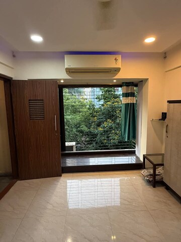 Room in 1 BHK Apartment at Lokhandwala Complex – for Rent