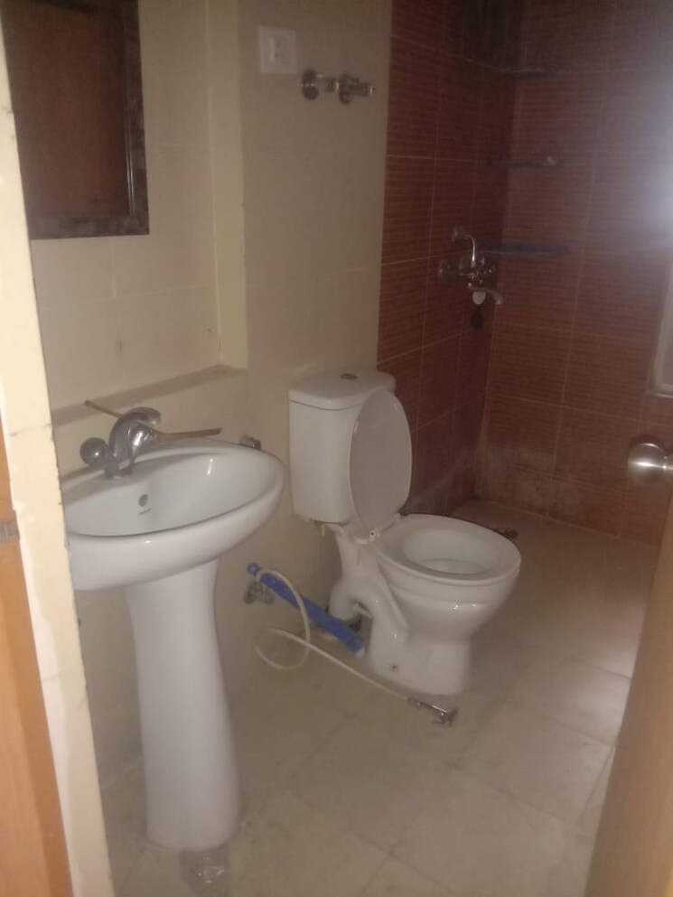 Bathroom, sector 16c greater noida 3 Bedroom 1235 Sq.Ft. Apartment In Sector 16c Greater Noida Greater Noida 8640340