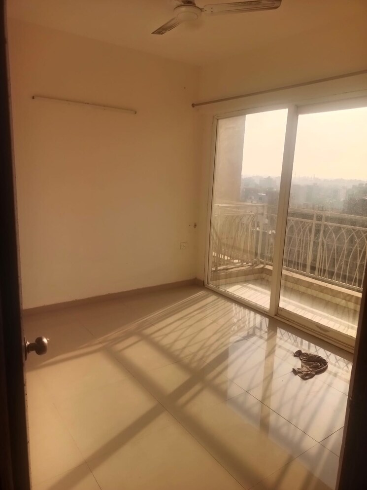 Room, sector 16c greater noida 3 Bedroom 1235 Sq.Ft. Apartment In Sector 16c Greater Noida Greater Noida 8640340