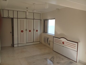 Room in 2 BHK Apartment at Nepean Sea Road – for Rent