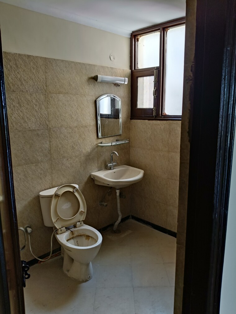 Bathroom, ambala highway 3 Bedroom 1850 Sq.Ft. Apartment In Ambala Highway Zirakpur 8640494
