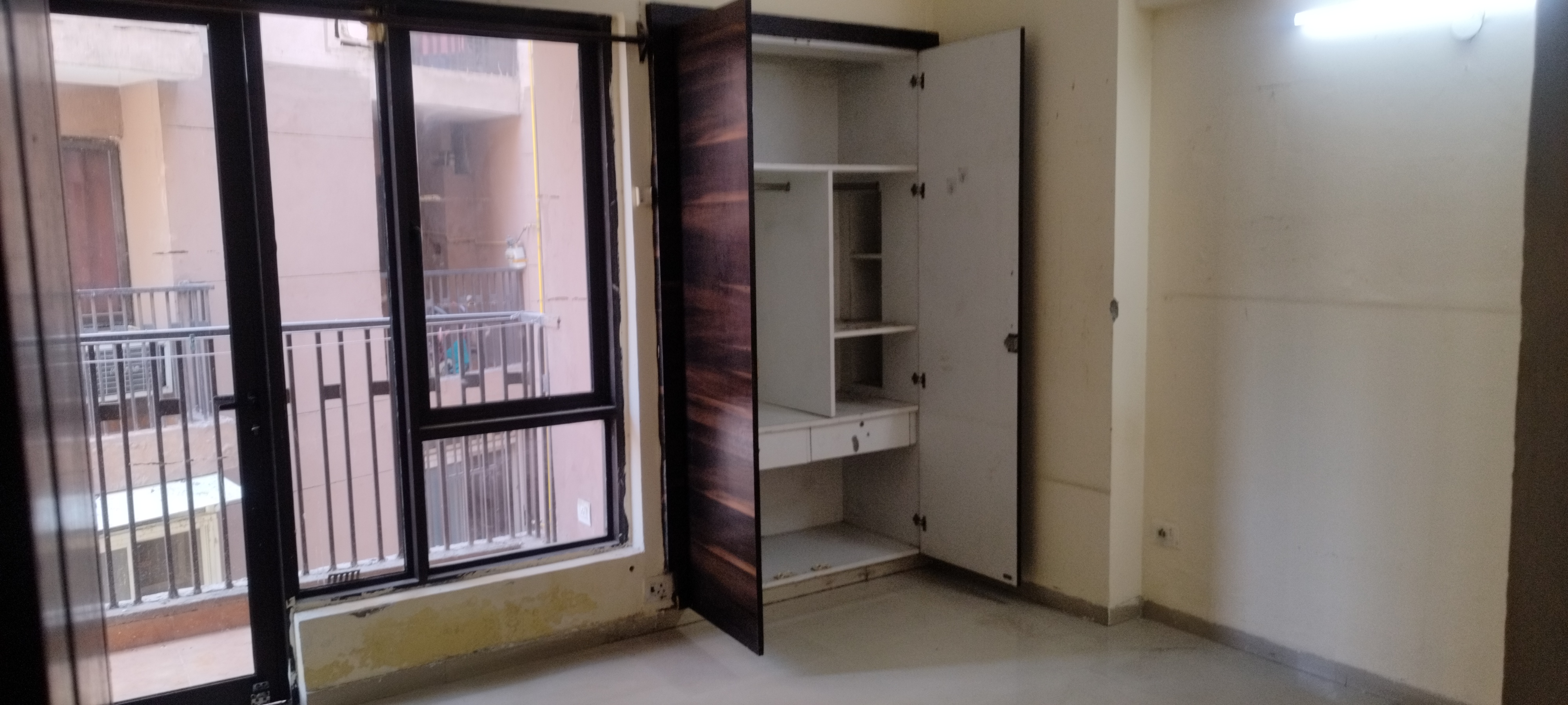 2 BHK Apartment For Rent in Logix Blossom County