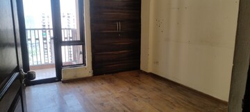 Room in 2 BHK Apartment at Logix Blossom County, Sector 137 – for Rent